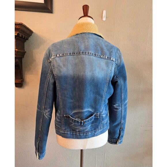 Levi's Women's Denim Sherpa Lined Jacket SZ Large Trucker - Picture 2 of 9